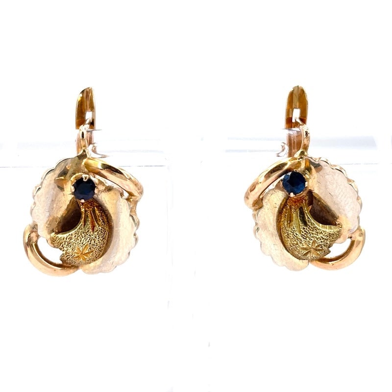 Vintage gold and sapphire earrings; 6.02 gr.: Vintage 1950s handcrafted pendant earrings in 18kt yellow gold with small sapphires and masterful goldsmithing. Interlocking pin as back. Charismatic and passionate! Our company's certification is ava