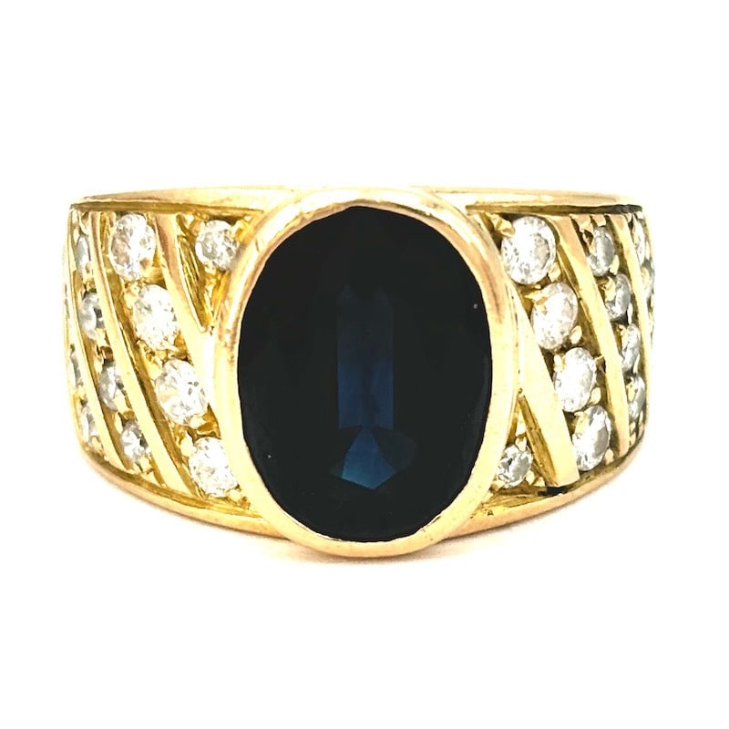 Vintage band ring, maxi sapphire, diamonds and yellow gold; 10 gr.: Superlative vintage unisex large band yellow gold ring with central oval maxi sapphire and side track diamonds. Retro style, precious, ultra dramatic, but really super comfortable! Exceptional occasio