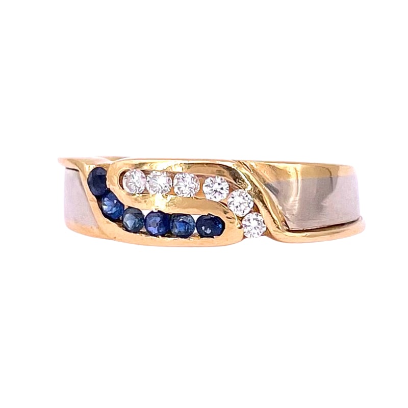 Yellow and white gold band ring, sapphires and diamonds; 5.15 gr.: Vintage 18 kt yellow and white gold band ring, sapphires and diamonds. Retro style, comfortable, precious and dramatic! Beautiful! Our company's certification is available for free, upon request. If y
