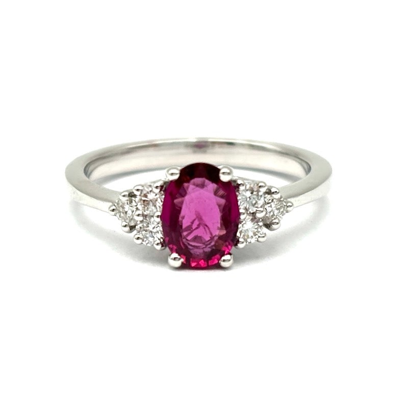 Ruby and diamond triptych ring in gold; 3.41 gr.: Vital and precious elegance for this timeless ring model with solitaire of stunning natural ruby center and side triptychs of brilliants. Our company's certification is available for free, upon reques