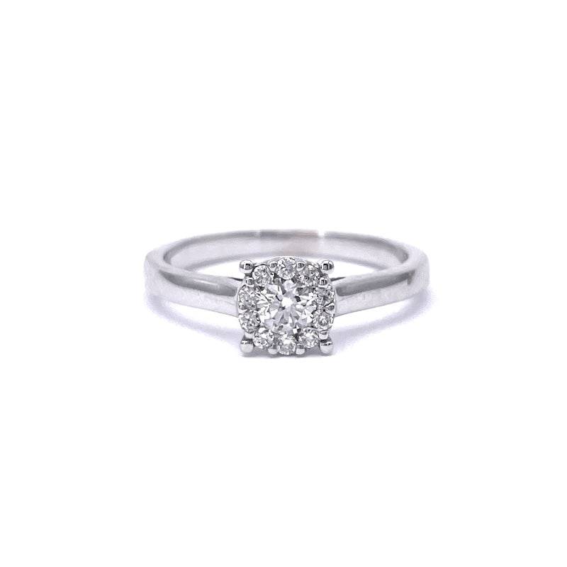 Circular daisy and gold brilliants ring - 0.30 ct; 3.18 gr.: Stunning classic ring with central circular daisy, all made of 18-karat white gold. The ring mounts a total of 0.30 ct of total brilliant-cut diamonds of color F, clarity VS, including 0.19 ct the cen