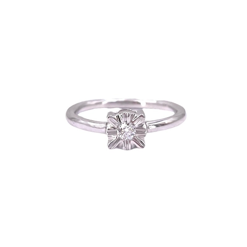 Circular flower ring, solitaire brilliant and gold - 0.10 ct; 3.13 gr.: Delightful circular flower ring and central solitaire brilliant, set on so-called "cunning" pattern, by virtue of the setting designed to create a larger size effect of the central stone. Crafted in 1