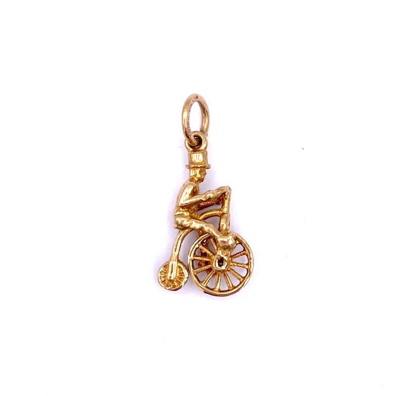 Collectible vintage English bicycle charm pendant, gold; 1.76 gr.: Unique piece of English collectible jewelry! A small work of art vintage, authentic English charm pendant depicting a vintage bicycle. Crazy details! England. It starts with one and then the charms ma