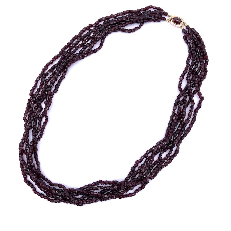 Vintage garnet, multi-strand and gold necklace - 65.56 gr; 48 cm: Beautiful vintage bargain retro-style 6-strand choker necklace with garnet chips. Clasp, 1950s, in 9 kt yellow gold with garnet. Scenic and irresistibly charming! Our company's certification is availa