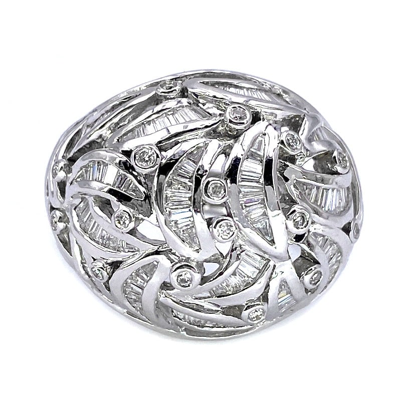 Diamond and gold dome ring - 1.59 ct; 11.7 gr.: Domed maxi dome ring with diamonds that repeat the leaf motif throughout the front surface of the ring in a most precious pattern. Royalty enhanced precisely by the cuts and arrangement of the gems th