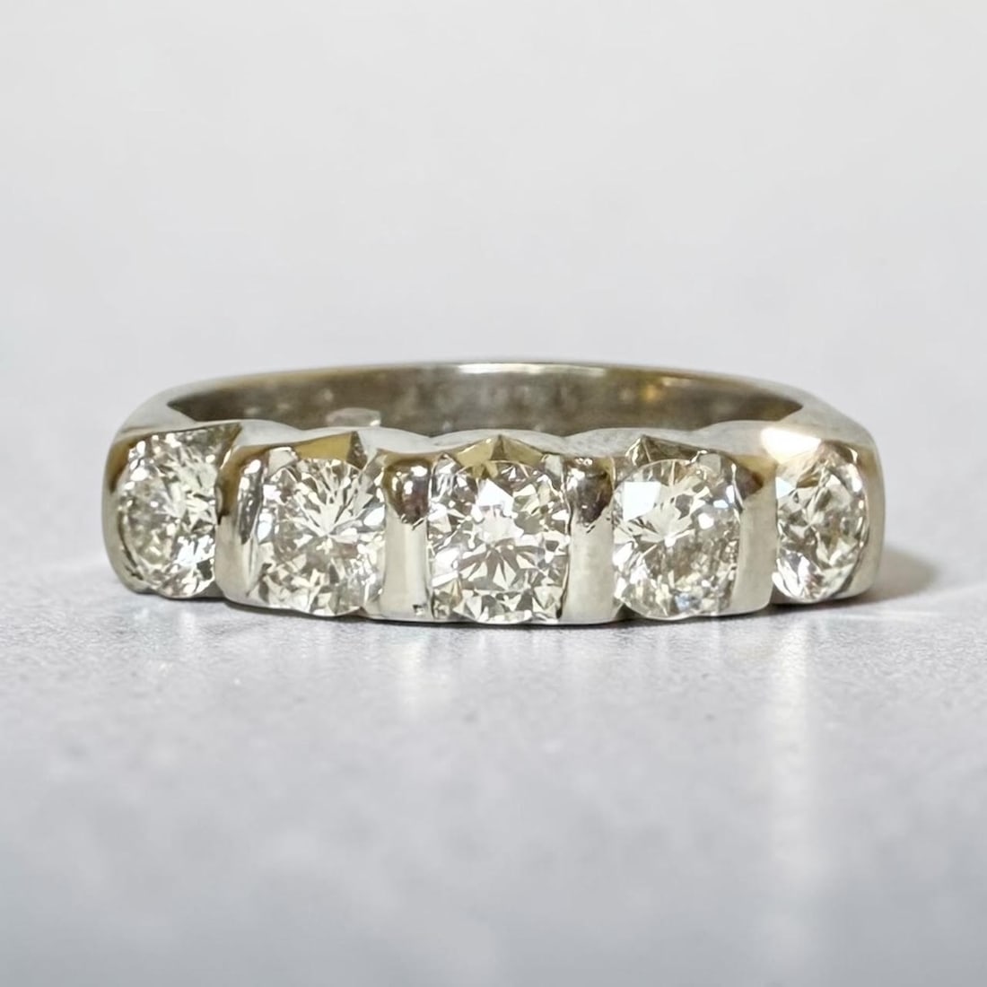 18K White Gold Riviera Ring - 0.85ct Natural Diamonds F/VVS (5 x 0.17ct) - 4.7gr (1 of 5)