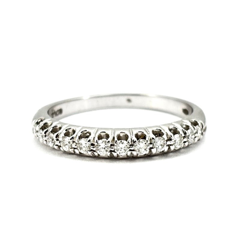 Diamond and white gold eternity ring - 0.20-0.25 ct; 2.99 g: A delightful, VERY OCCASIONAL band ring! Adorable white riviera ring, fine and graceful