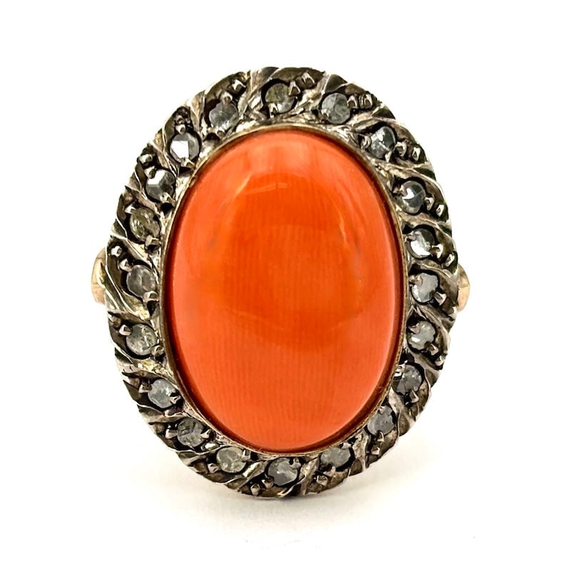 Maxi daisy/patch ring in oval-style cherry coral, gold and silver; 10.93 gr (1 of 6)
