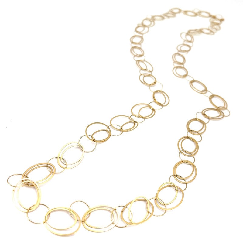 Long chain necklace with maxi oval design, yellow gold; 31.82 gr - 1 m: An emblematic long, all-gold design necklace with maxi oval links, all in 18 kt yellow gold. A super-fashionable opportunity not to be missed! Our comp