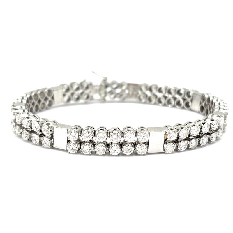 Double white gold and diamond tennis bracelet - 6.70-7.00 ct; 28.7 g - 18 cm: GREAT OPPORTUNITY! Magnificent double tennis bracelet, refurbished to mint condition in 18kt white gold, featuring a total of 6.70-7.00 ct of stunning diamonds all around, set with four prongs in a sm
