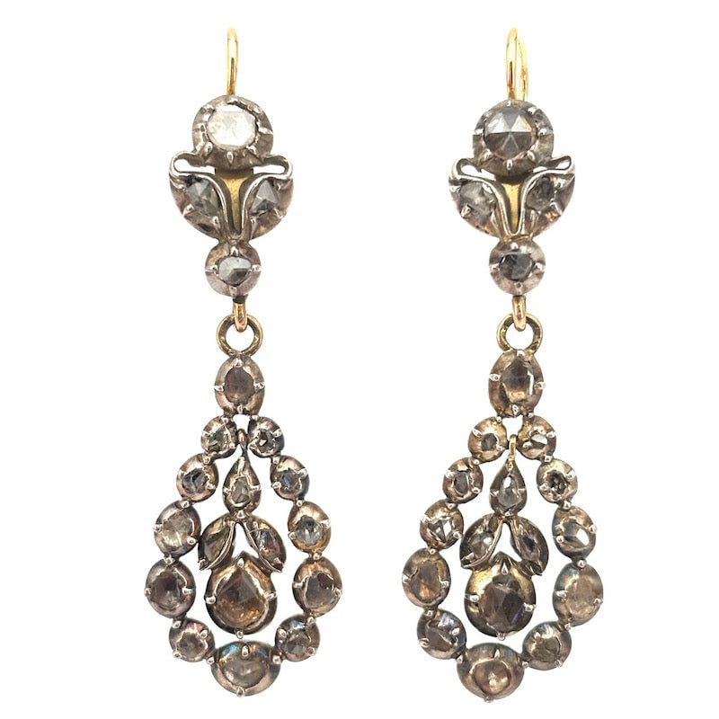 Antique diamond and gold drop earrings with closed hooks; 11.12 g - 5.5 cm: Poetic, romantic antique drop earrings from the late 19th/early 20th century, in 9kt gold (later earrings in 18kt gold) with small diamonds set in silver. Eternal and unmis