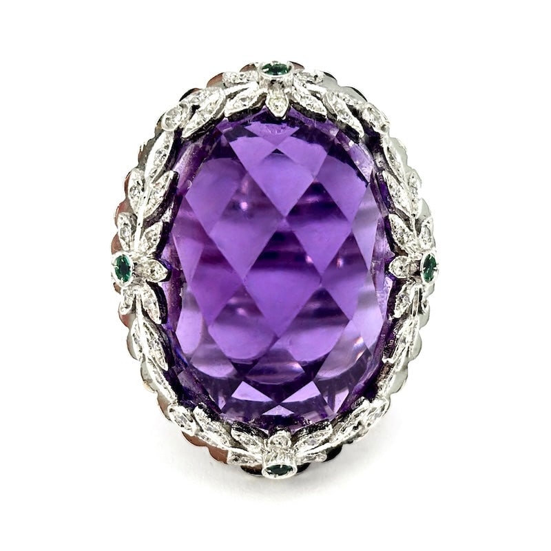 Maxi hydrothermal amethyst ring with a floral frame in gold, diamonds, and emeralds; 20.25 g (1 of 6)