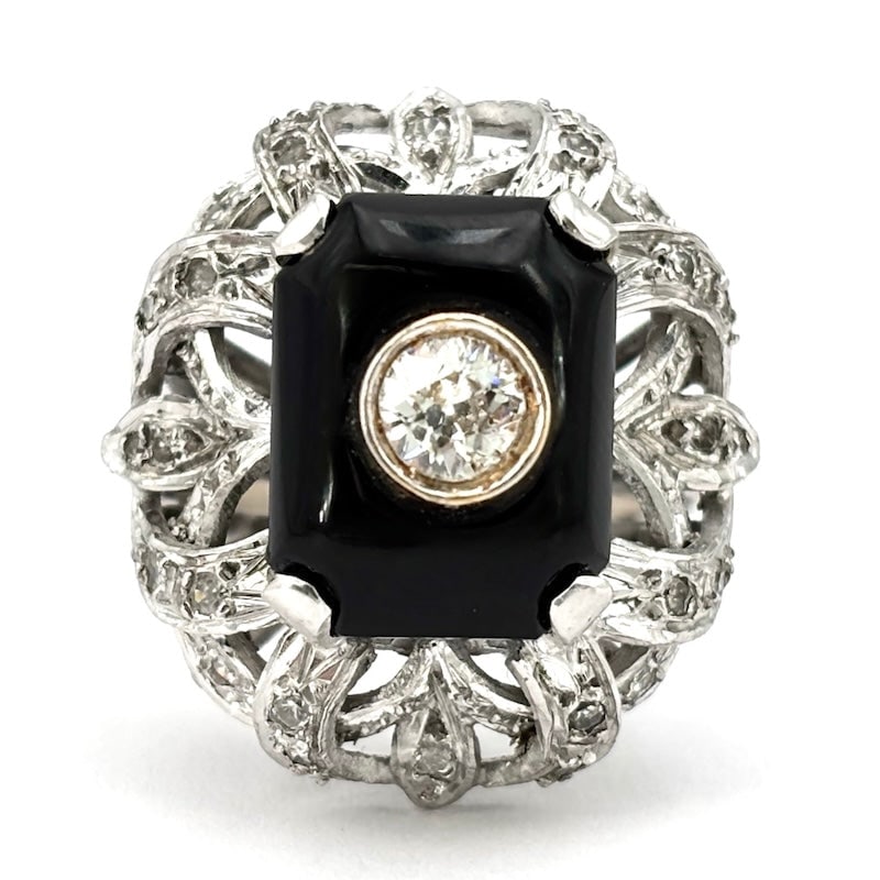 Onyx-style ring with solitaire and diamonds; 0.50-0.60 ct - 13.13 gr (1 of 6)