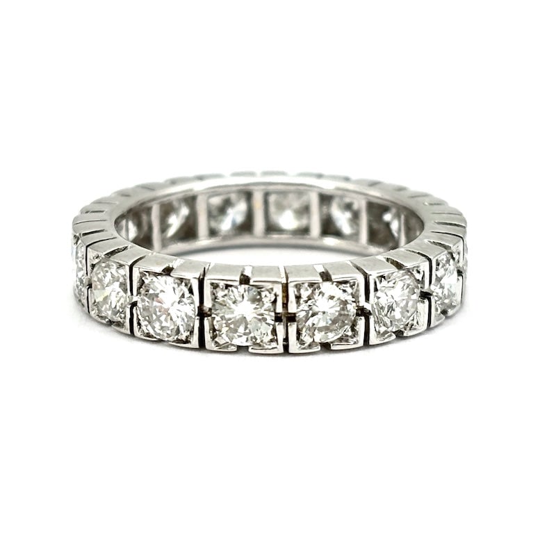 Eternity ring with 2.80-3.00 ct brilliant cut diamonds, white gold; 6 g; Size 15: A timeless dream of a very special eternity ring, white, universal, precious and brilliant! A ring of eternity, comfortable, large and massive! Italian size: 15 Our company's certification is ava