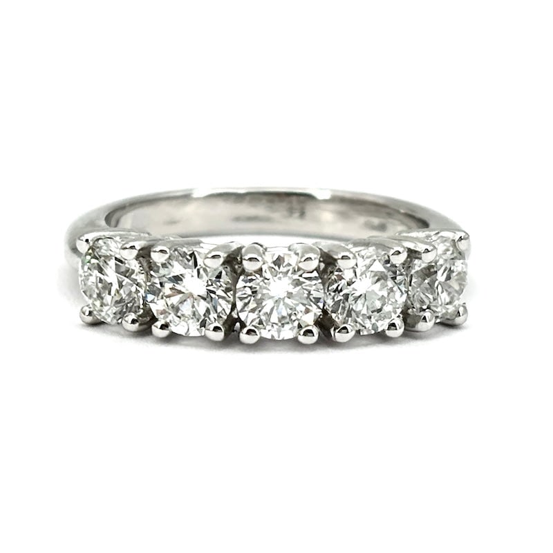 Riviera ring with 5 diamonds and white gold - 1.53 ct; 5.45 g: A fabulous, one-off riviera, a universal white ring, immortal and eternal!