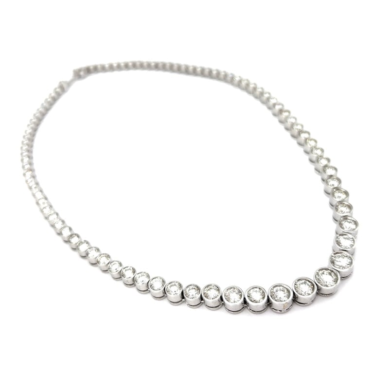 MASTERPIECE. 17/18 ct diamond tennis necklace in 18 kt white gold - 56.02 g: GREAT OPPORTUNITY!!! A breathtaking, eternal and luminous fairytale embrace of immortal diamonds! 18kt white gold tennis necklace with an estimated 17/18 ct of H/G VS/SI diamonds. Unprecedented price.