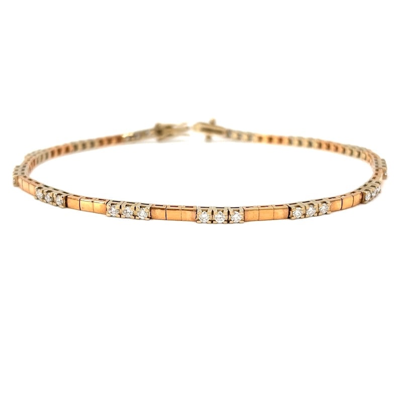 Trilogy diamond tennis bracelet with round diamonds and rose gold - 1.21 ct; 8.48 g: Bargain!!! Fabulous tennis bracelet with 1.21 ct of trilogy of diamonds repeated all around and alternating with a turned setting in 18 kt rose gold. Double eight safety clasp. A precious and unusual 