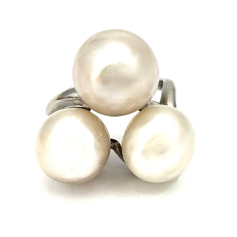 Three-pearl and platinum ring; 14.87 gr (1 of 6)