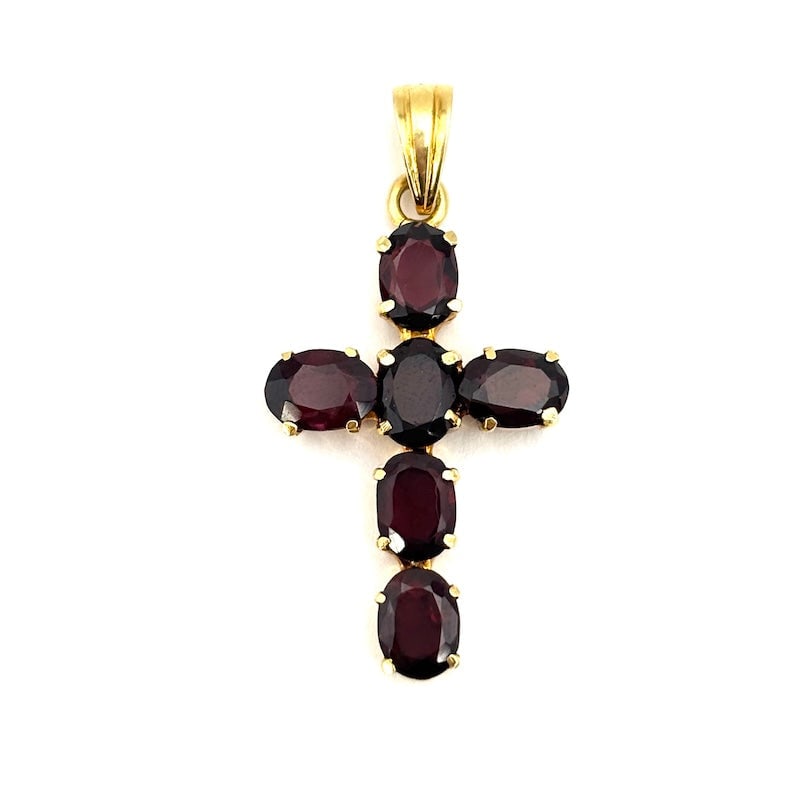 Garnet and gold cross pendant - 3.9 cm x 1.8 cm; 3.34 g: Beautiful vintage cross pendant in 18 kt yellow gold, with oval-cut garnets. A linear, retro style, eye-catching and symbolically powerful! Our company's certification is available for free upon reque