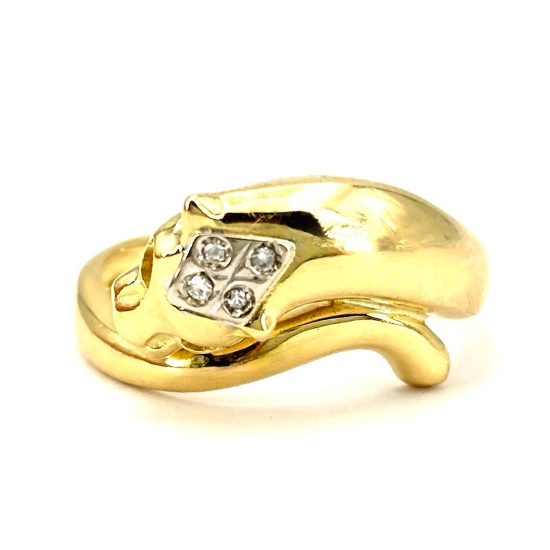 Panther ring, yellow gold and diamonds; 5.97 gr: Supple, exquisite and charismatic contrarie panther ring in yellow gold, embellished with 4 brilliant-cut diamonds mounted on a white gold rhomb