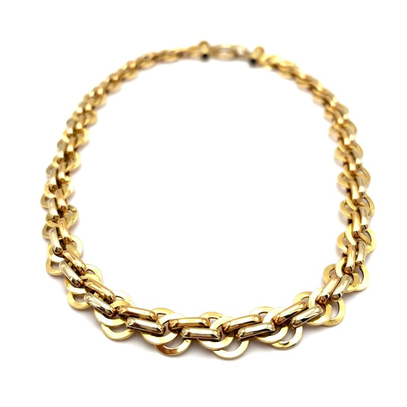 Maxi double chain necklace in yellow gold, choker; 28.74 g - 43 cm: A very important maxi double chain choker necklace in 18kt yellow gold with a circular clasp and bars with cabochon sapphires on the sides. A universal, glamorous necklace