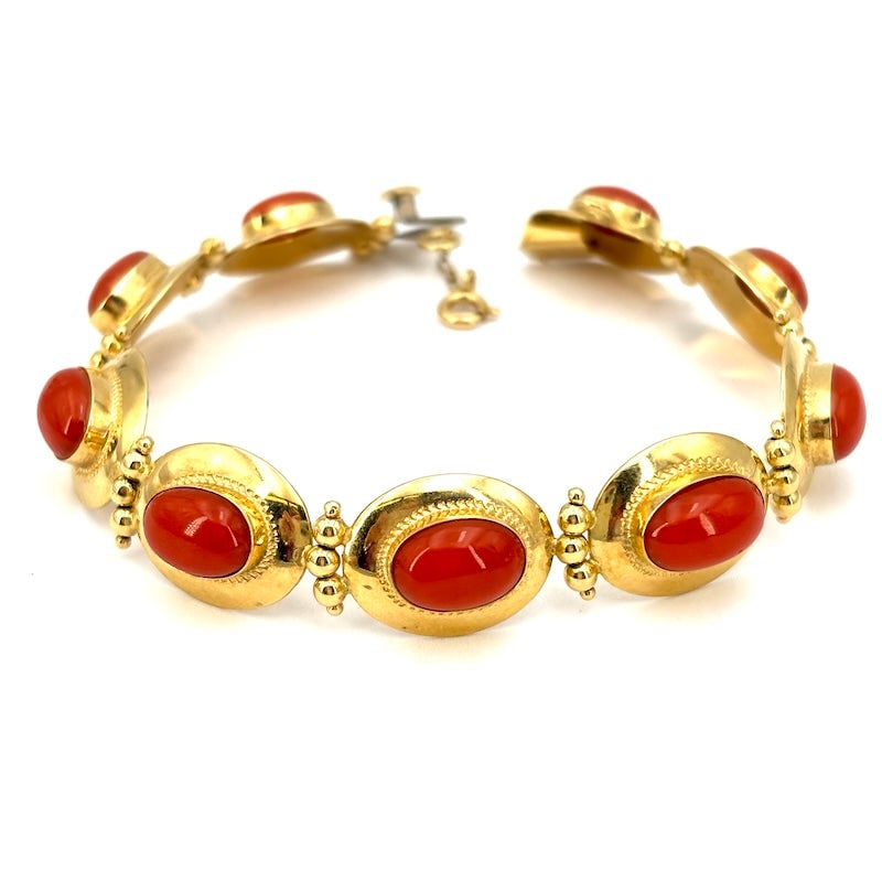 Vintage coral cabochon bracelet with yellow gold bezels; 18.37 g - 18 cm: A fairytale vintage bracelet handcrafted with natural red coral cabochons mounted on a stunning 18kt yellow gold structure. A touch of old-money style, absolutely distinctive and exclusive! Not to be 