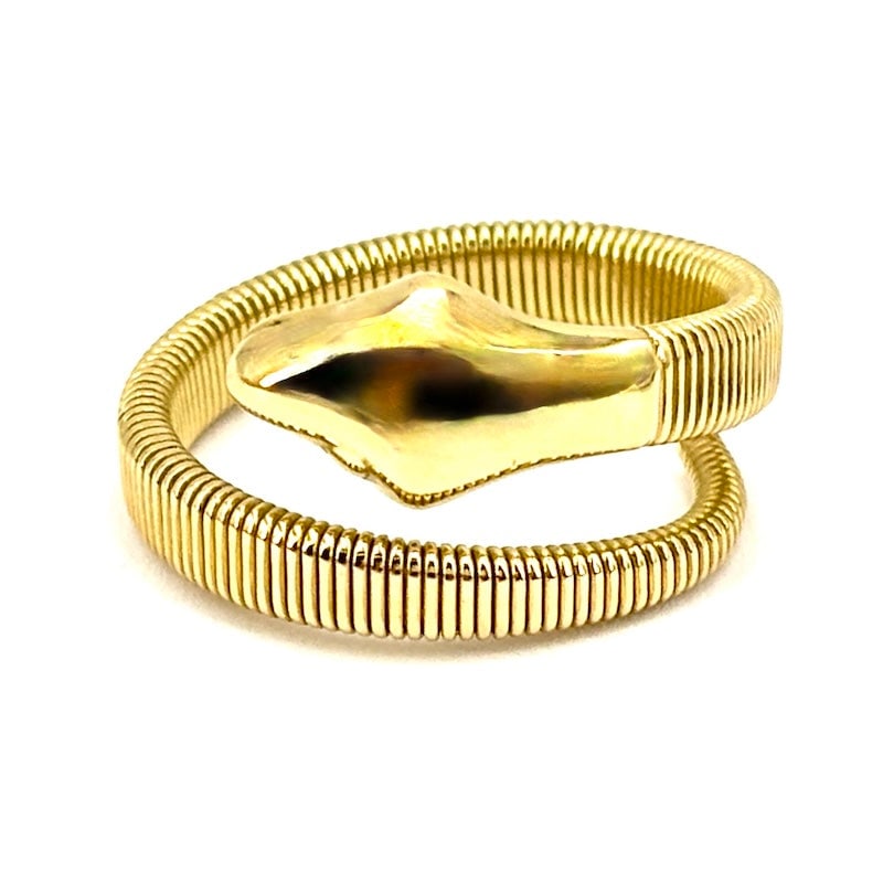 Vintage Tubogas snake ring, yellow gold; 6.7 g: Adorable and charismatic vintage spiral snake ring in yellow tubogas gold. The glamorous animalier ring par excellence, an icon of character and