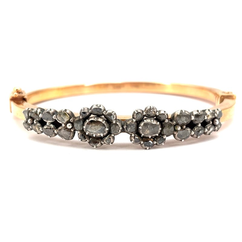 Vintage gold bangle with diamond flower insert, antique style; 17.82 g: Adorable old money jewel, a rigid bracelet in 9kt yellow gold, with a front insert of antique rose-cut diamond flowers mounted on silver. Openable, rigid bracelet, from the 1960s-1970s, essential and 