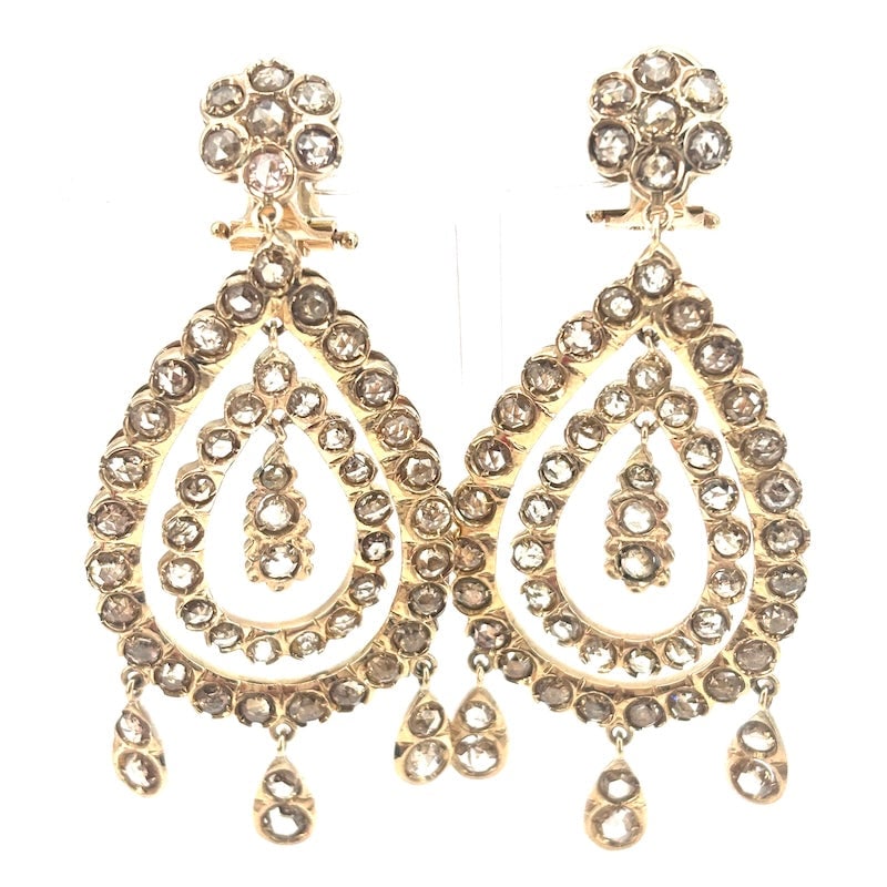 Vintage diamond and gold chandelier drop earrings; 22.6 g - 6.8 cm: Poetic, large and romantic vintage pendant earrings in 9kt gold with rose-cut diamonds totaling 3.50/4 ct. Unmissable, scenic vintage chandelier gems. Pin and clips as back