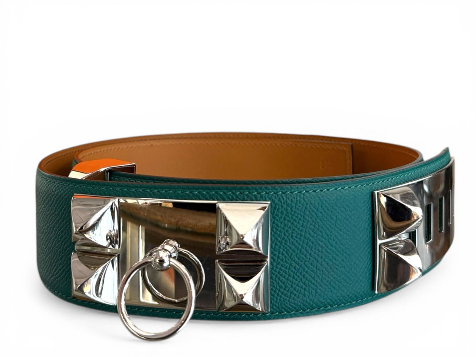 Hermes Collier De Chien Belt, Vert Jade, Iconic and Elegant Luxury Accessory: An iconic Hermes Collier De Chien belt crafted in structured Epsom leather, designed to elevate any outfit with bold elegance and refined luxury. The striking Vert Jade tone combined with palladium ha