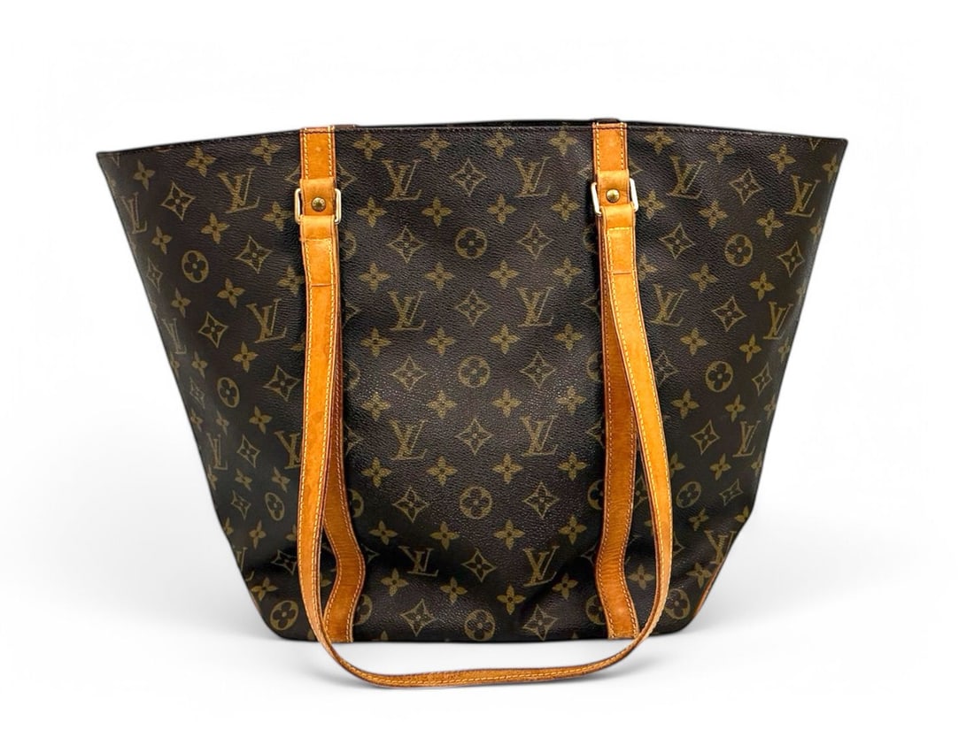 Louis Vuitton Sac Shopping Monogram - Majestic & Timeless: The majestic Louis Vuitton Sac Shopping, an iconic oversized tote crafted from signature Monogram canvas. Featuring natural cowhide straps and gold hardware, this silhouette is the epitome of luxuriou