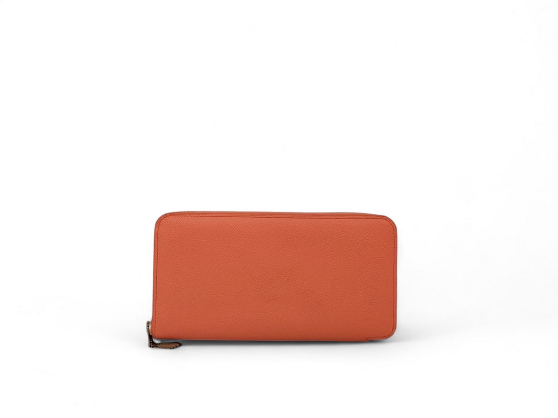 Hermes Silk'In Classique Rose Jaipur - Opulent Epsom Leather Treasure: The breathtaking Hermes Silk'In Classique wallet, presented in the vibrant and coveted Rose Jaipur shade of premium Epsom leather. The interior reveals a hidden masterpiece: a magnificent silk lining 