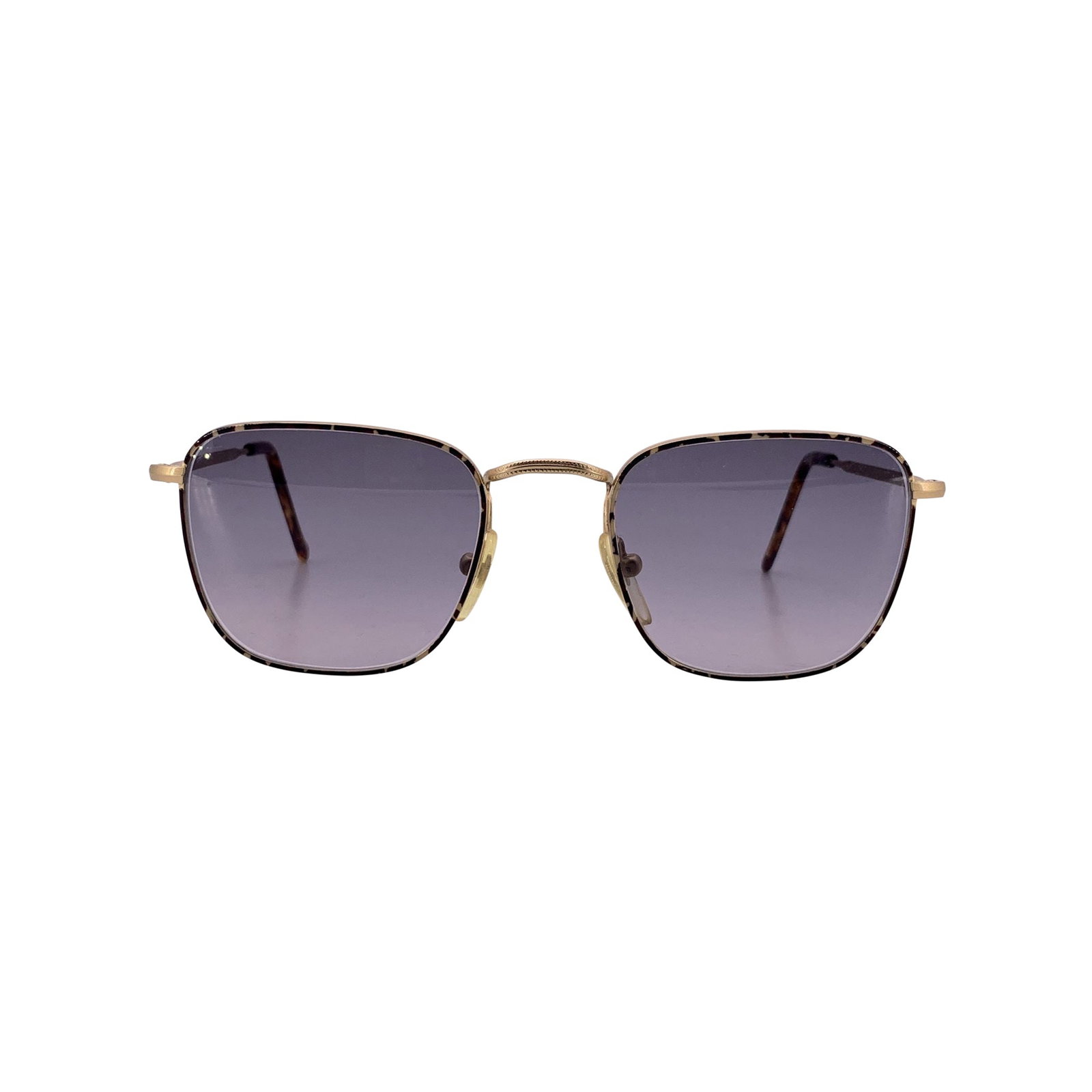 Giorgio Armani Vintage Metal Sunglasses: Refined and effortlessly sophisticated, these Giorgio Armani Vintage Unisex Sunglasses Mod. 137 746 embody the quiet elegance that defined the brand's aesthetic in the 1980s. Made in Italy, this desig