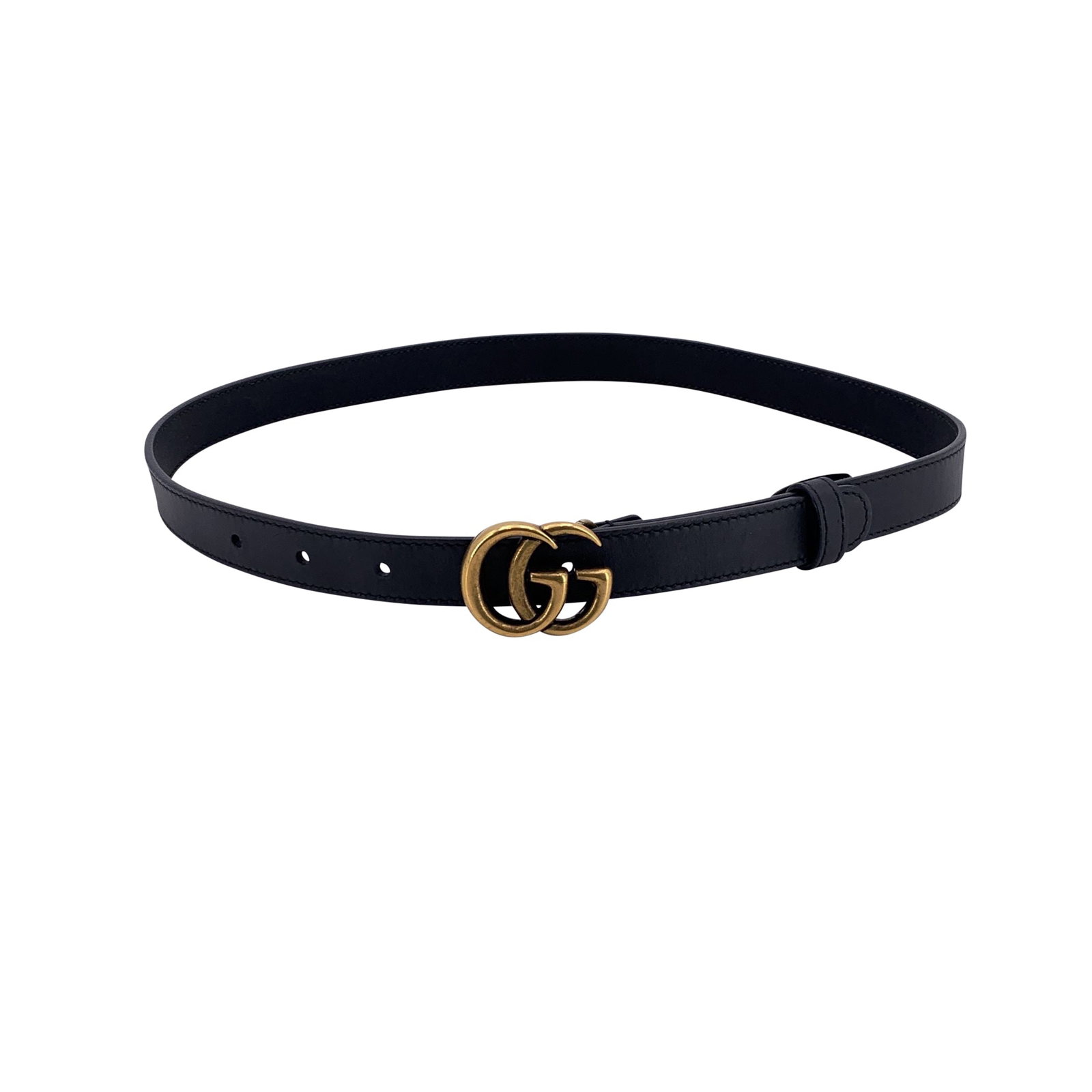 Gucci Leather Belt GG Buckle: Gucci black leather skinny 'Marmont' women belt. Gold metal GG buckle. 'GUCCI - Made in Italy' engraved on the reverse of the belt, serial number engraved on the reverse of the belt. 5 holes