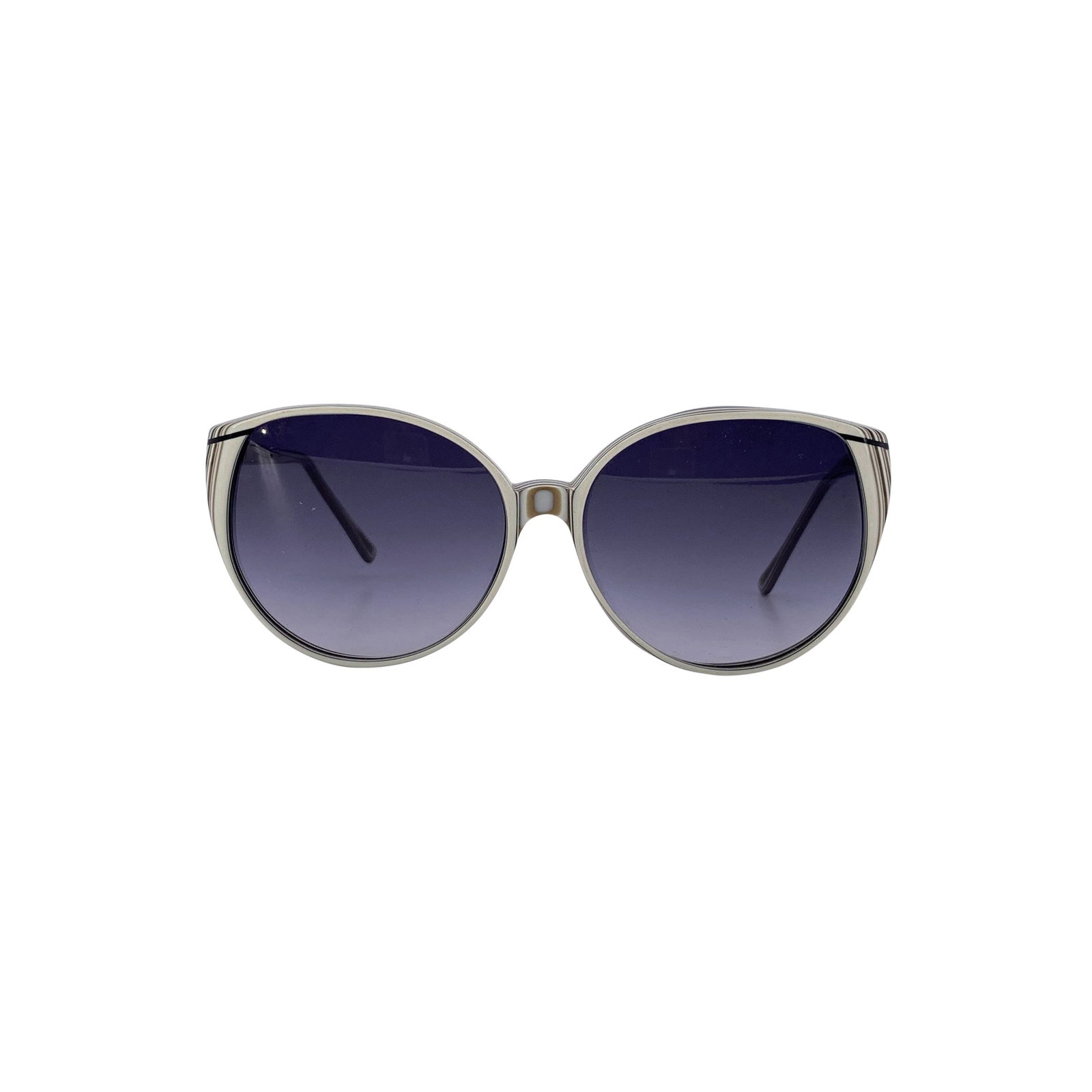 Other Brand Vintage Plastic Sunglasses: Embodying the graceful allure of 1980s Italian design, these Filos Butterfly White Vintage Sunglasses TOSCA 4155 showcase a feminine butterfly silhouette in crisp white plastic, making a bold yet eleg