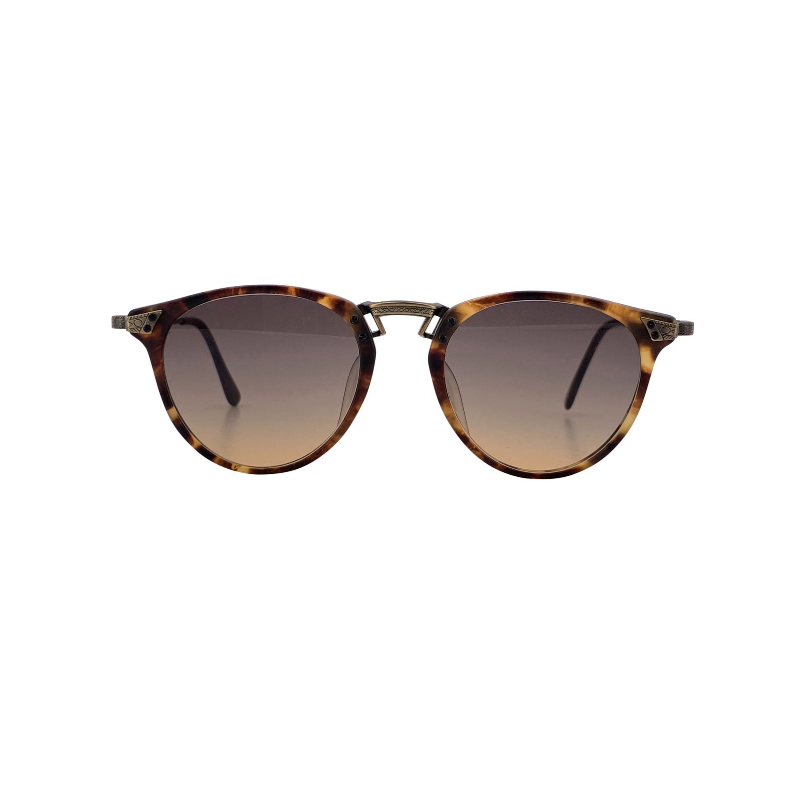 Other Brand Vintage Plastic Sunglasses: Step into the sleek sophistication of 1980s Japanese design with these Beau Monde Vintage Round Sunglasses Carlisle M10. Their matte brown plastic frame forms a soft round silhouette, complemented by 