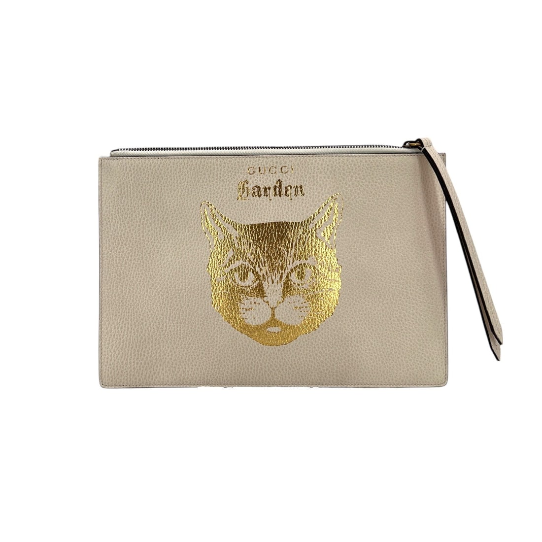 Gucci Leather Clutch Bag Garden: This Gucci Garden Cat Zip Pouch Clutch Bag is a dream for any fashion lover seeking a modern treasure. Crafted in Italy from premium off-white leather, this medium-sized piece from 2020 or later featu