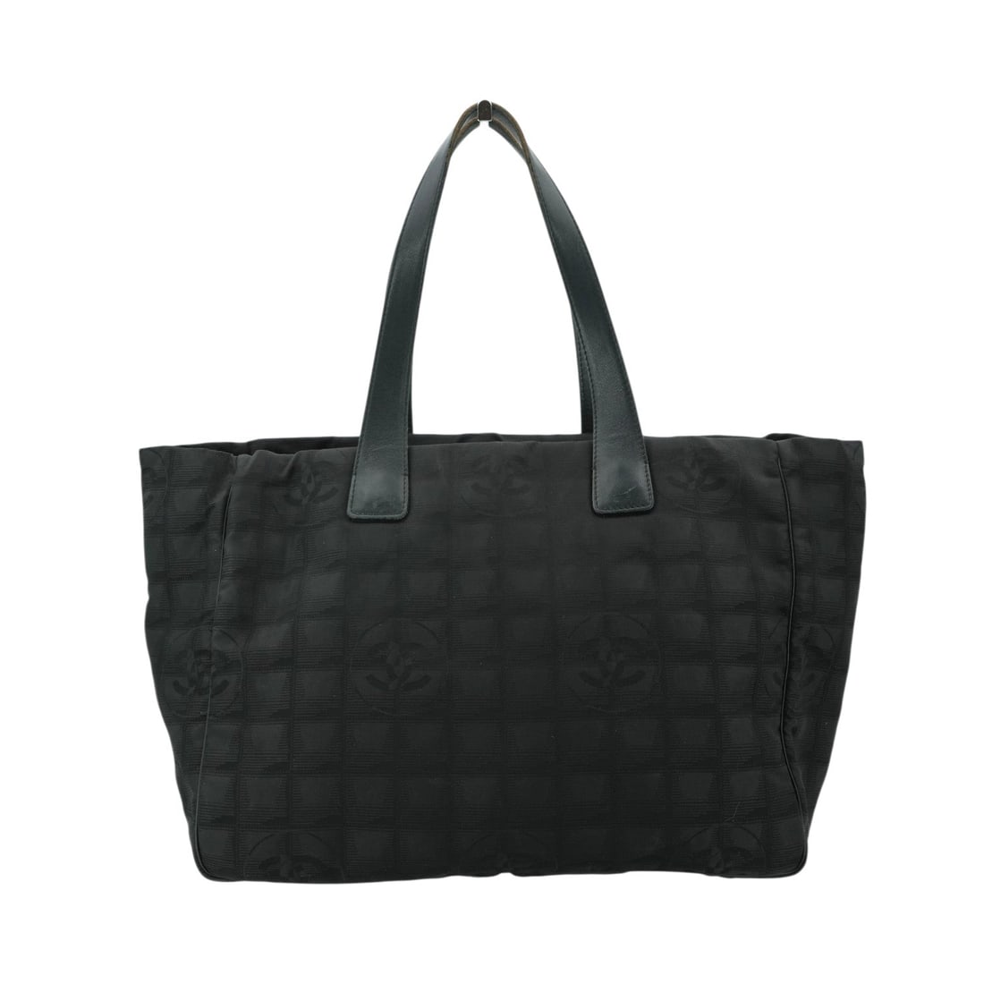 Chanel Cloth Tote Bag New Travel Line: Step into the era of early 2000s sophistication with this Chanel New Travel Line Tote, a piece that perfectly captures the practical luxury of the house. Crafted in France between 2000 and 2009, this 