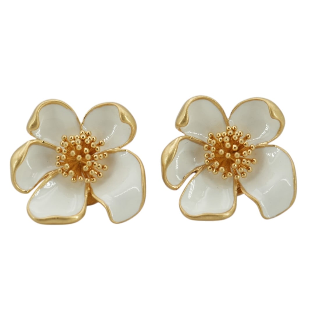 Oscar De La Renta Metal Earrings Flower: Embrace the timeless elegance of these Oscar de la Renta earrings, a beautiful discovery for any vintage jewelry enthusiast. Crafted in the United States between 2010 and 2019, this pair features a de