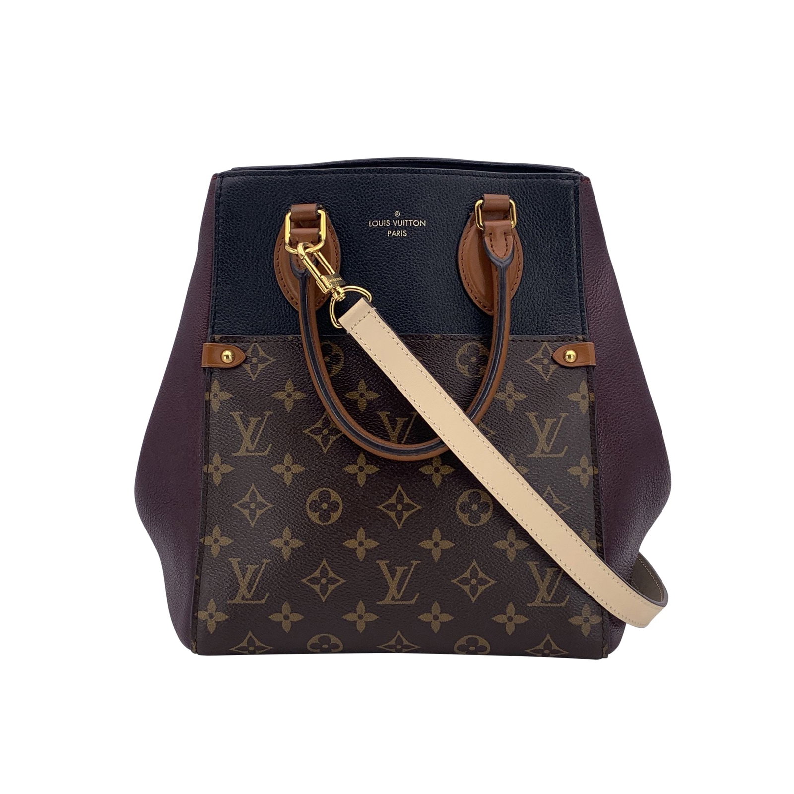 Louis Vuitton Leather Shoulder Bag: This beautiful Bag will come with a Certificate of ity provided by Entrupy. The certificate will be provided at no further cost. The Louis Vuitton Fold Tote MM is a graceful interpretation of the Hous