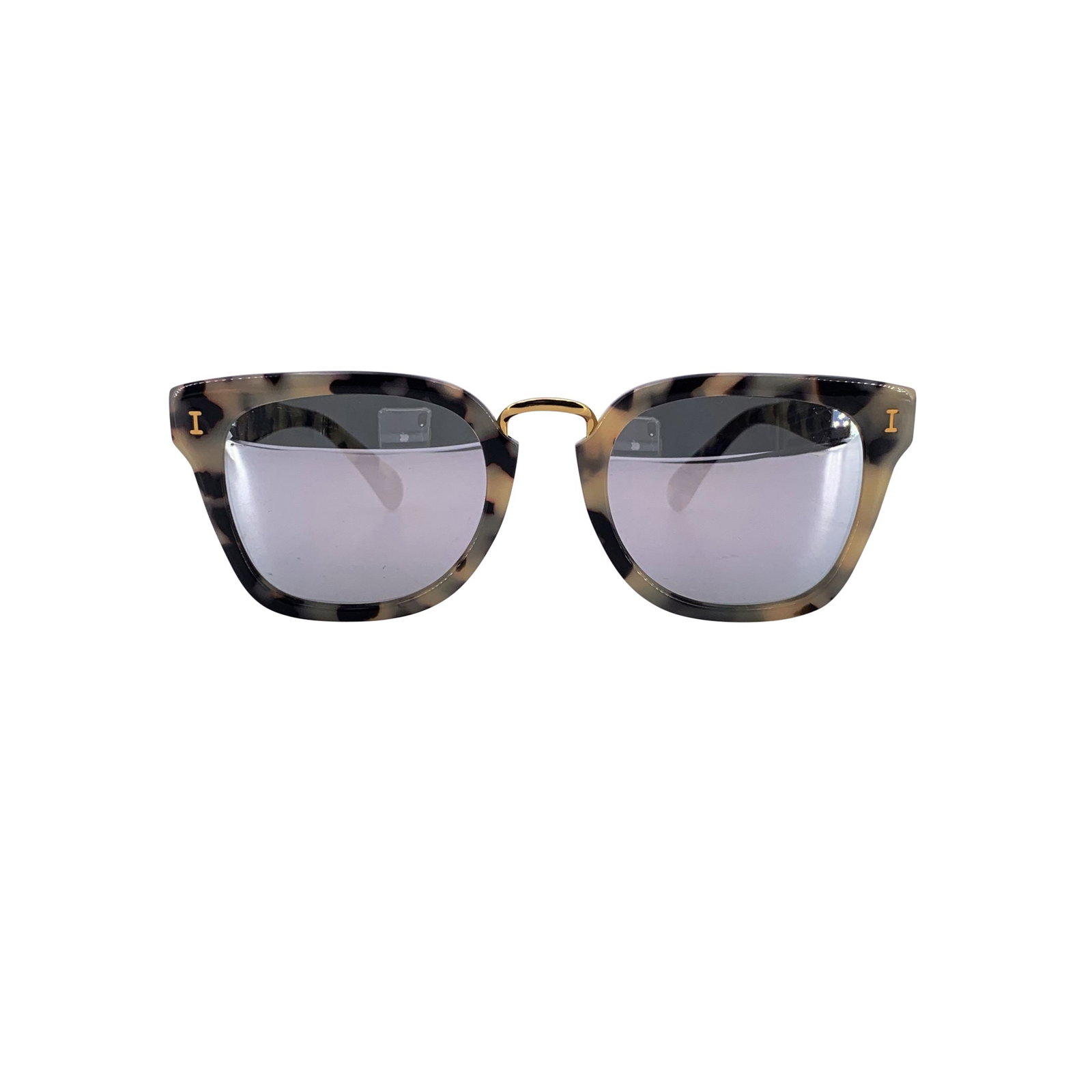 Illesteva Plastic Sunglasses Positano: Step into a world of timeless style with these Illesteva model Positano sunglasses, a standout piece from the 2010-2019 era. Expertly crafted in Italy, this model features a grey plastic frame in a cl