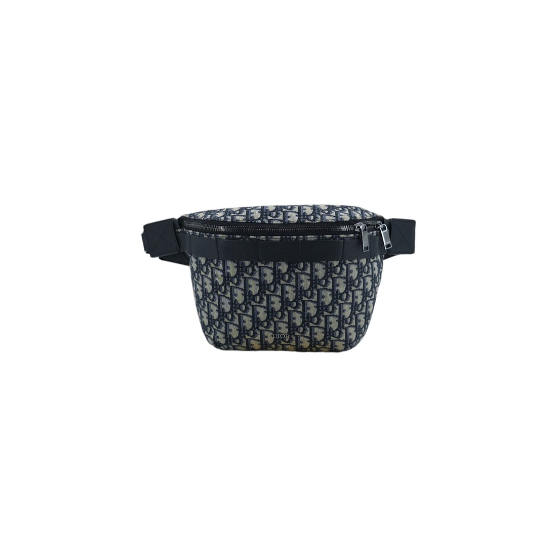 Dior Cloth Shoulder Bag Trotter: Step into the world of timeless luxury with this Christian Dior Blue Oblique Monogram Jacquard Belt Waist Bag. A true gem for vintage lovers, this piece features the iconic Trotter model, a pattern th