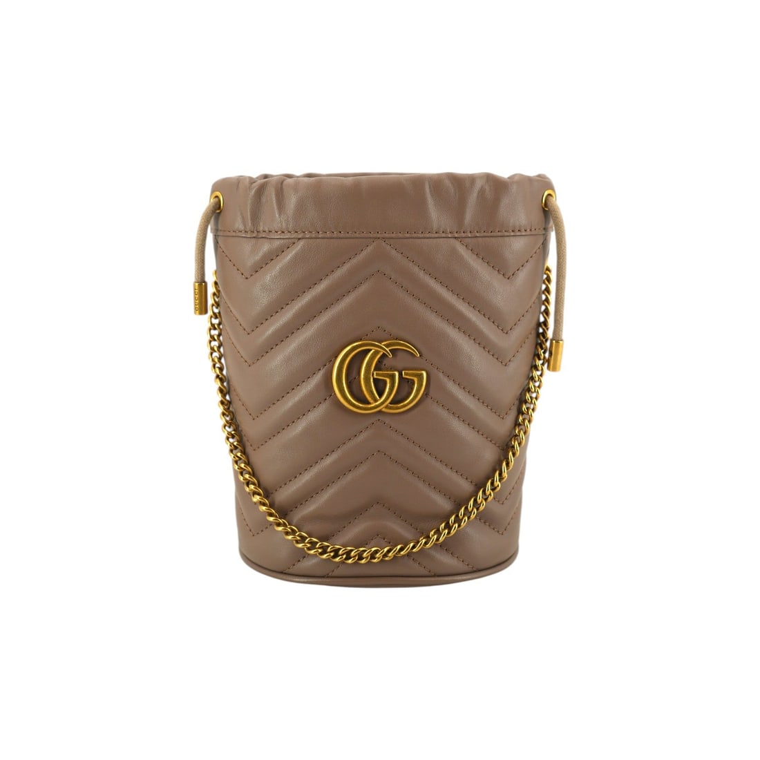 Gucci Leather Shoulder Bag GG Marmont Bucket: Step into the world of modern luxury with this Gucci GG Marmont Bucket Bag, a contemporary icon of Italian craftsmanship. This small shoulder bag is beautifully crafted from supple beige quilted leath