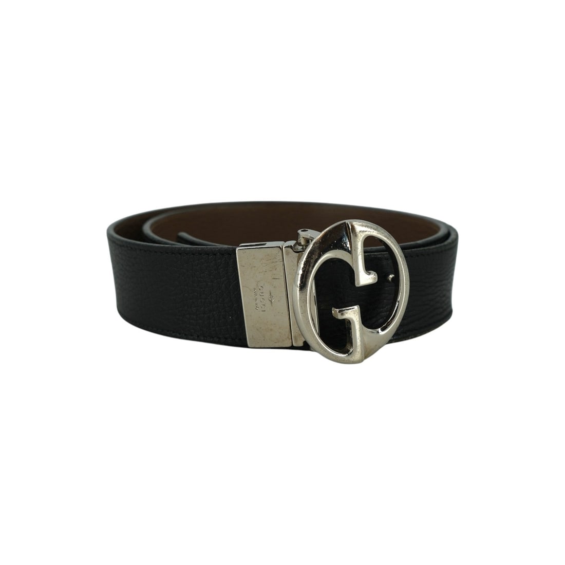 Gucci Leather Belt Interlocking: Embrace the timeless allure of Italian luxury with this Gucci reversible belt, a standout piece from the 2010-2019 era. Expertly crafted in Italy from premium leather, this versatile accessory feature