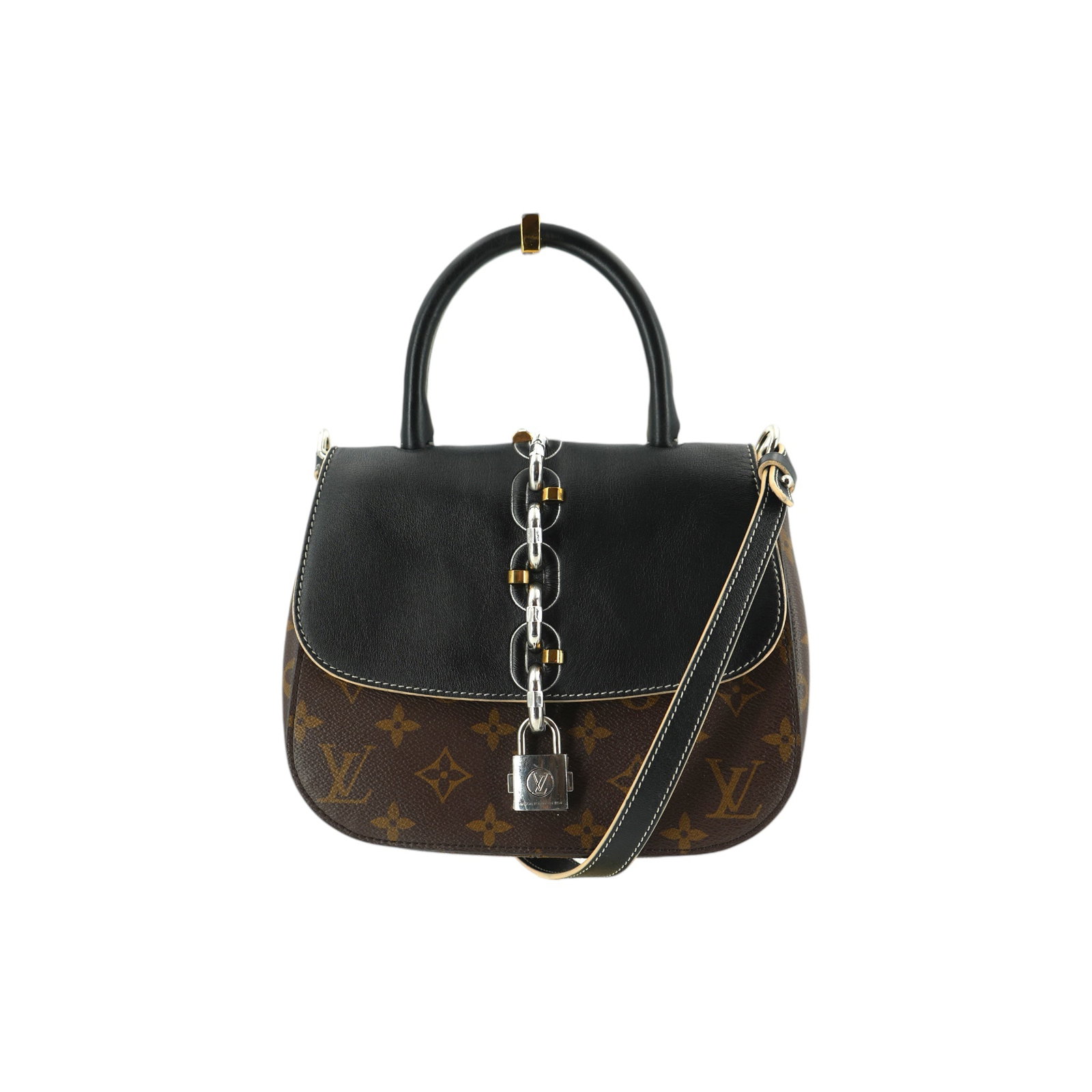 LOUIS VUITTON CLOTH SHOULDER BAG CHAIN IT: Step into the modern legacy of Louis Vuitton with the exquisite Chain It PM Bag, a contemporary masterpiece that pays homage to the Maison's storied heritage. Crafted in Italy between 2010 and 2019, t