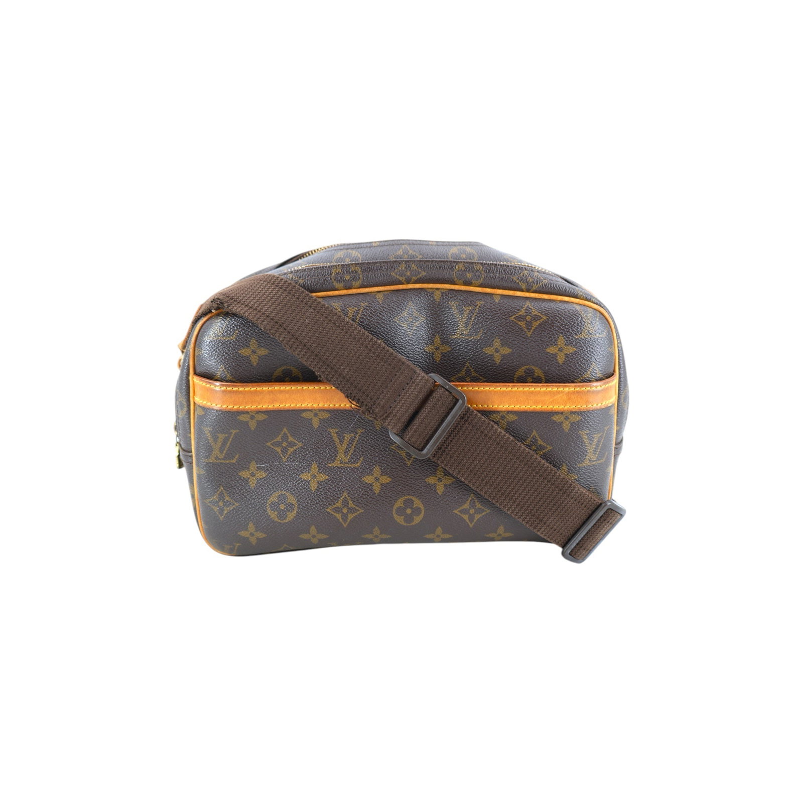 LOUIS VUITTON CLOTH CROSSBODY BAG REPORTER: For any vintage enthusiast, the Louis Vuitton Reporter PM is a true standout that captures the essence of functional luxury from the early 2000s. Crafted in France between 2000 and 2009, this medium-s