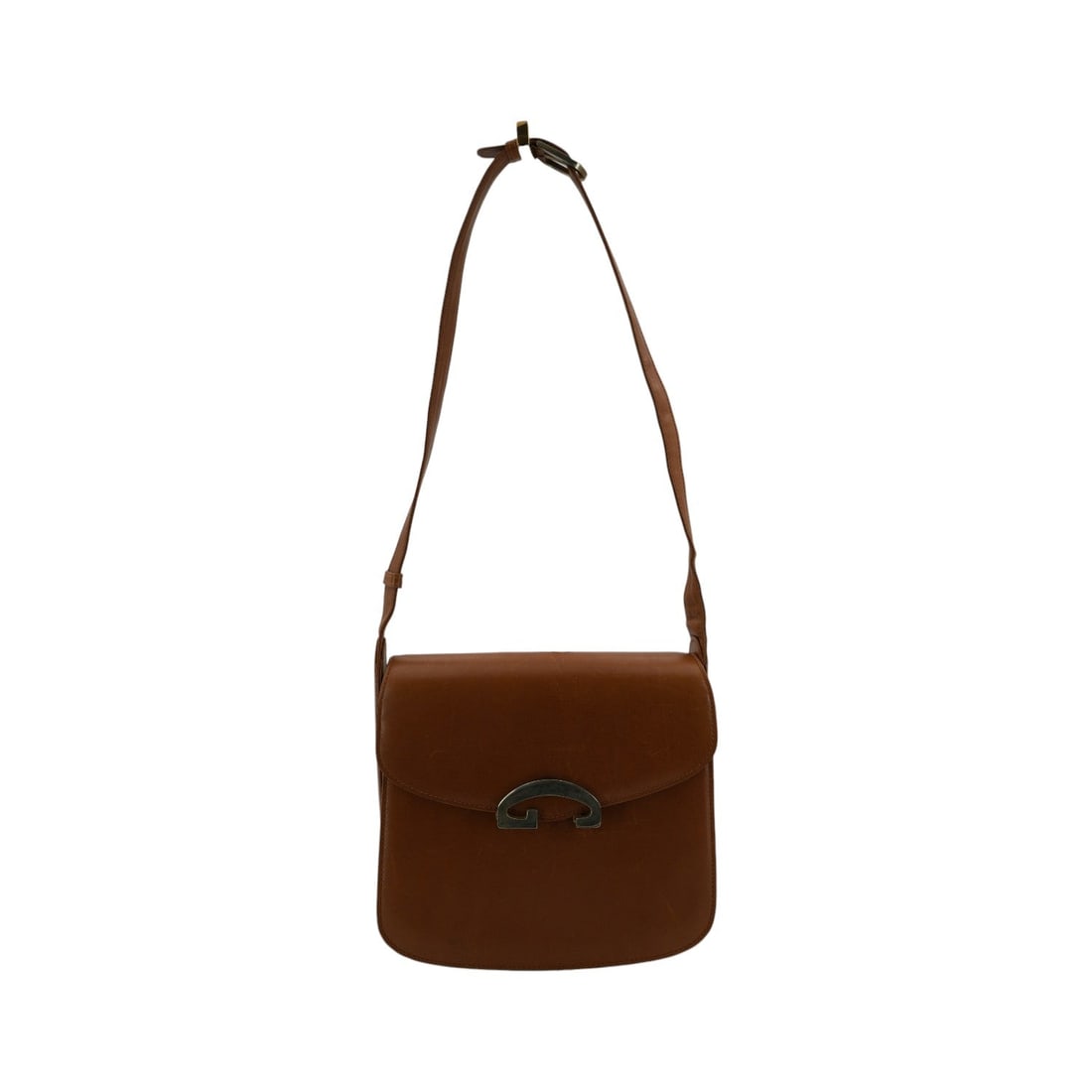 GUCCI VINTAGE LEATHER SHOULDER BAG G CLOSURE: Step back into the elegant 1980s with this Gucci Vintage Tan Leather Boxed Shoulder Bag, a true testament to Italian craftsmanship and timeless style. This medium-sized piece is meticulously crafted f
