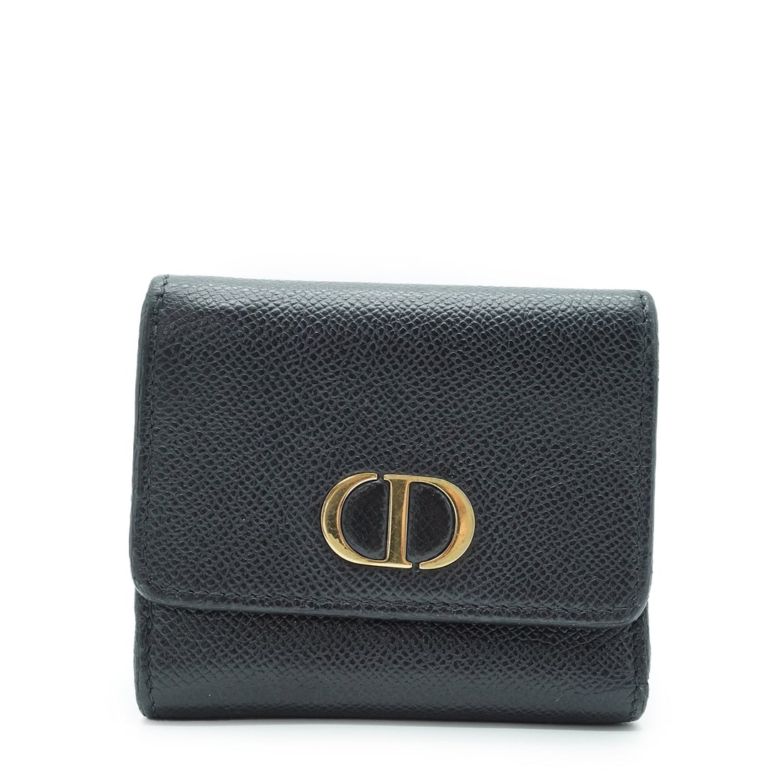 DIOR LEATHER WALLET 30 MONTAIGNE: Embrace the timeless elegance of the House of Dior with this exquisite 30 Montaigne Compact Wallet. A tribute to the brands historic Parisian address, this piece is masterfully crafted in Italy from p