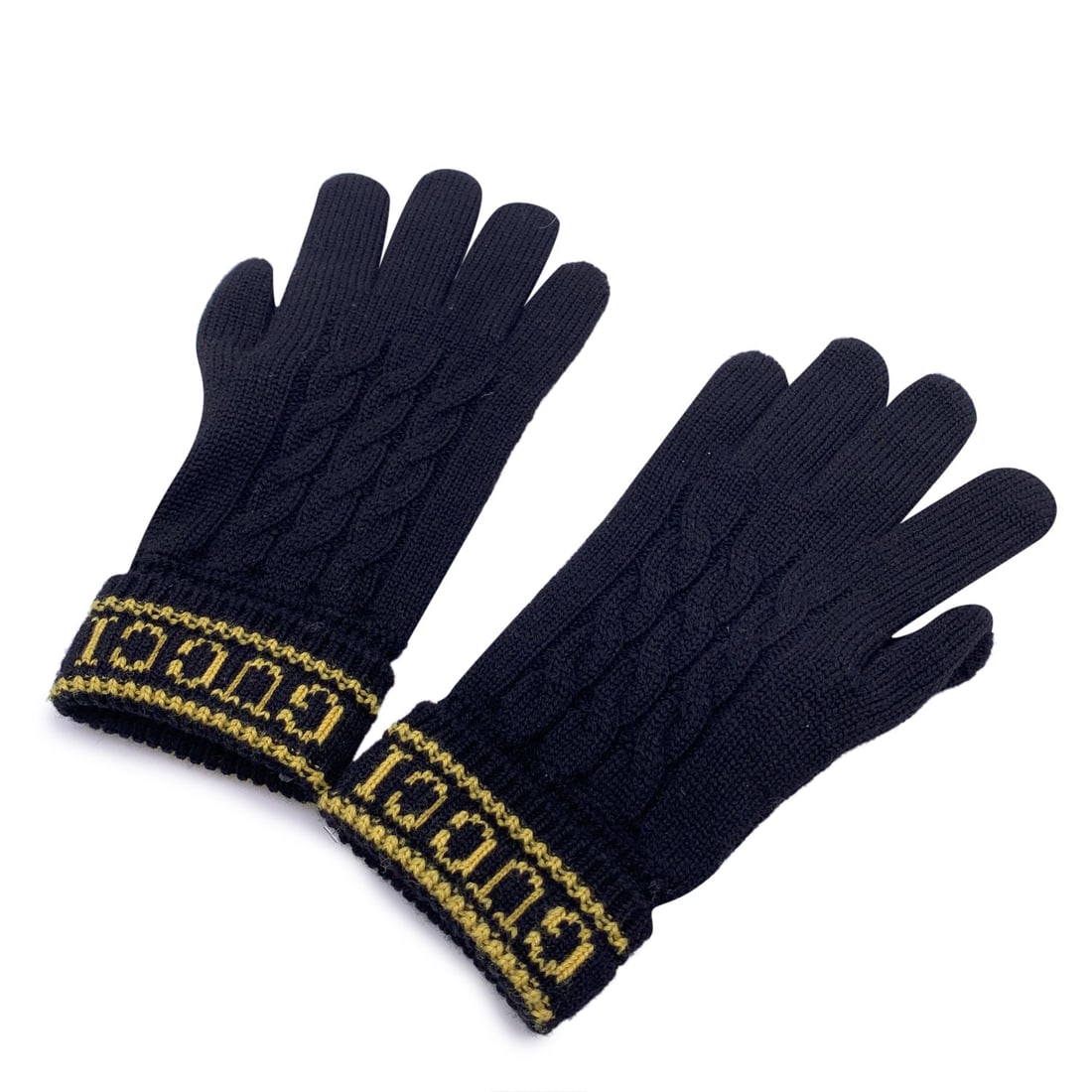 GUCCI WOOL ACCESSORY (1 of 6)