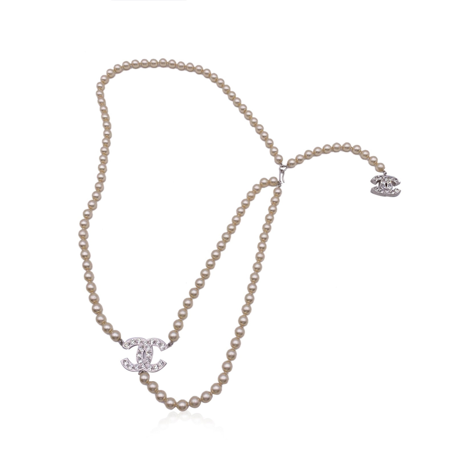 CHANEL PEARL NECKLACE CC: From Chanel's 2006 collection, this exquisite piece is both chic and versatile, designed to be worn as a long necklace or styled as a belt, effortlessly elevating any outfit. It features gold-tone cha